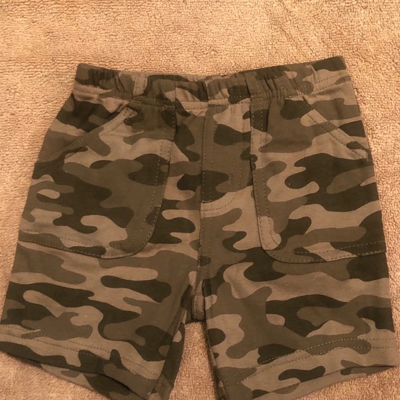 NWOT 12 Month Old Camo Shorts - Picture 2 of 3